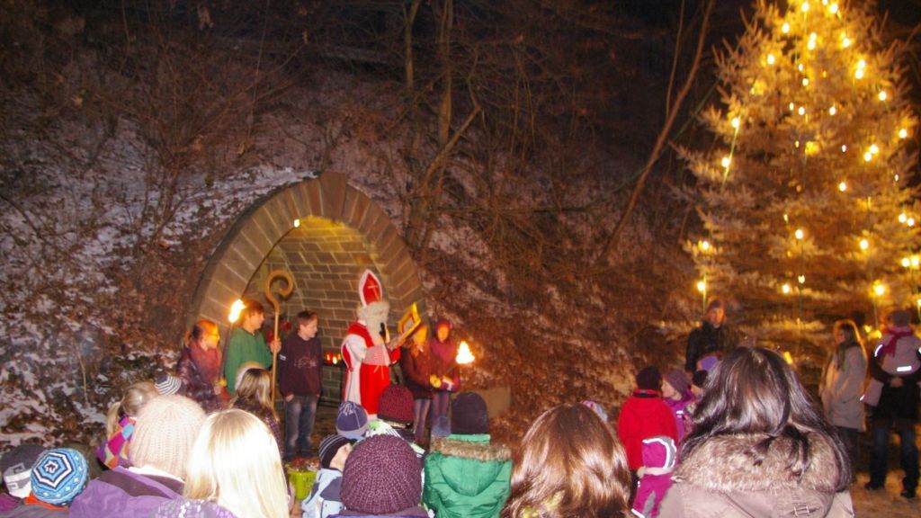Der Nikolaus schaut wie in den Vorjahren an der Grotte in St. Claas vorbei. von privat
