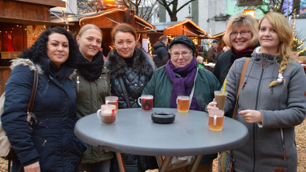 Mitarbeiter vom Krankenhaus Attendorn besuchten auch den Weihnachtsmarkt. von Barbara Sander-Graetz