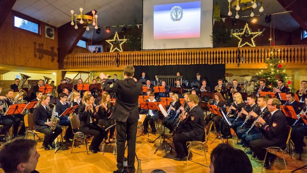 Der Musikzug der Freiwilligen Feuerwehr Bamenohl unter Leitung von Frederik Linn beim Konzert im vergangenen Jahr. von privat
