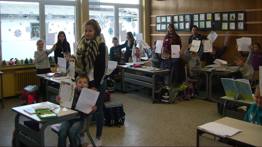Die Schülerinnen und Schüler des Zertifikats-Kurses Englisch halfen den Schülerinnen und Schüler der 3. Klasse der St-Mathias-Grundschule Fretter. von Bigge-Lenne-Gesamtschule, Finnentrop