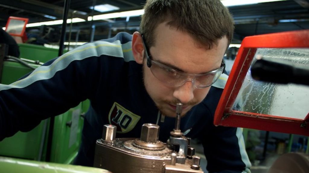 Insbesondere im Handwerk, in der Produktion, im Vertrieb bzw. Verkauf sowie im Ingenieurwesen sind aktuell die meisten Stellen in Südwestfalen zu besetzen. von IHK Siegen