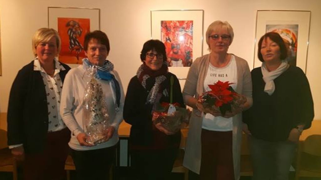 Die Vorstandsmitglieder Kirsten Hofrichter (links) und Rita Messer-Christen (rechts) mit den Jubilarinnen Hildegard Bosse, Monika Behle, Ulrike Blaas und Rita Messer-Christen (Vorstand). von privat