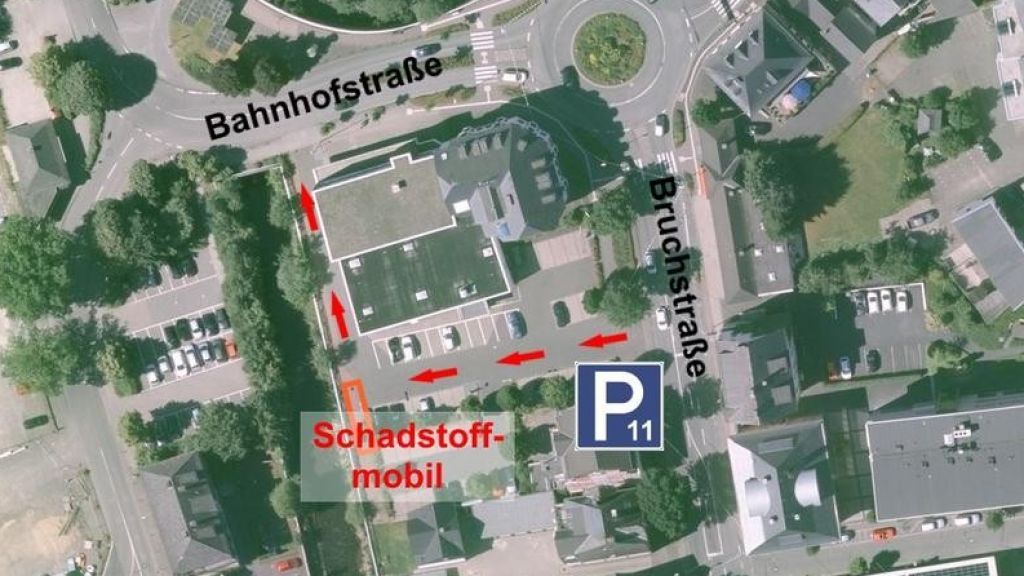 Der Parkplatz kann wie dargestellt über die Bruchstraße angefahren und über die Bahnhofstraße verlassen werden. von Stadt Olpe