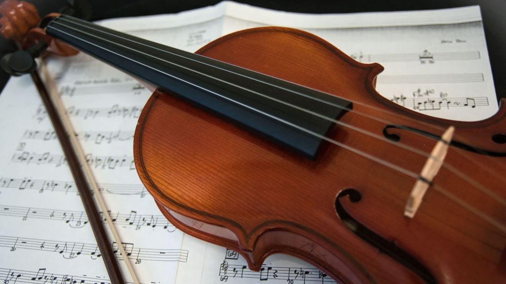 Die Violine ist eines der Instrumente, die bei der Musikschule erlernt werden können. von Symbol © Christopher Finke
