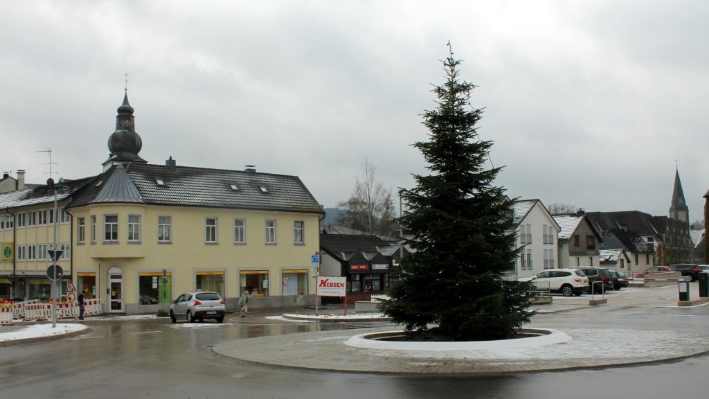 Im Bereich „Ennester Tor“ hat sich im Jahr 2016 das Stadtbild deutlich verändert. Neben der Parkpalette Feuerteich konnte auch der Kreisverkehr fertiggestellt werden. von Hansestadt Attendorn