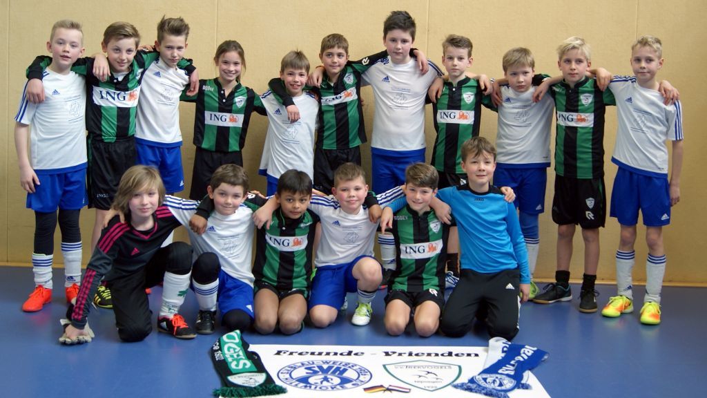 Die V.V. Trekvogels und JSG Iseringhausen/Hillmicke feiern ihre seit 60 Jahren bestehende Vereinsfreundschaft. von SV BW Hillmicke