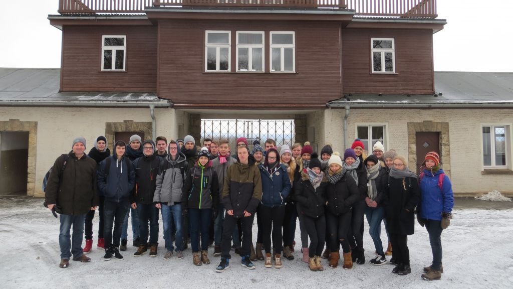 Die Geschichtskurse des Rivius Gymnasiums Attendorn besuchten das ehemalige Konzentrationslager Buchenwald bei Weimar. von privat