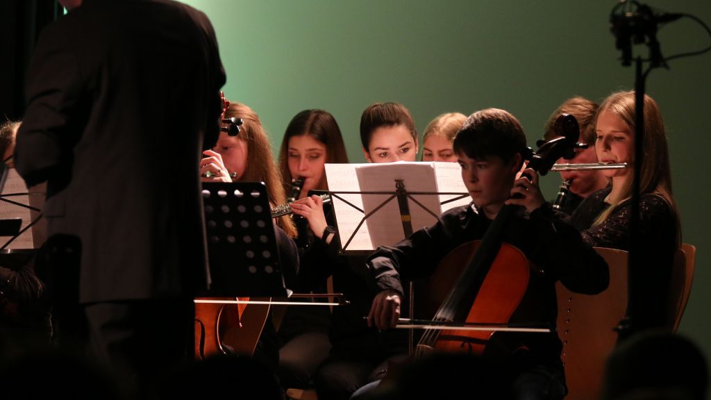Abwechslungsreich ging es beim Orchesterkonzert im Forum des Städtischen Gymnasiums Olpe zu. von privat