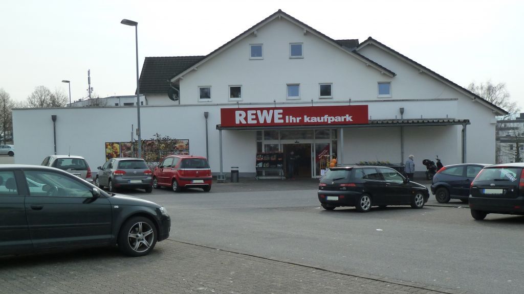 "Rewe- Ihr Kaufpark" im Finnentroper Zentrum schließt im September seine Pforten. von Ina Hoffmann