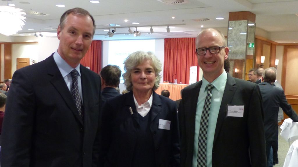 Besuchten die Fachtagung zum Bundesteilhabegesetz in Berlin (von links) MdB Dr. Matthias Heider, Andreas Mönig (Leitung Werthmann-Werkstätten) und MdB Petra Crone. von privat
