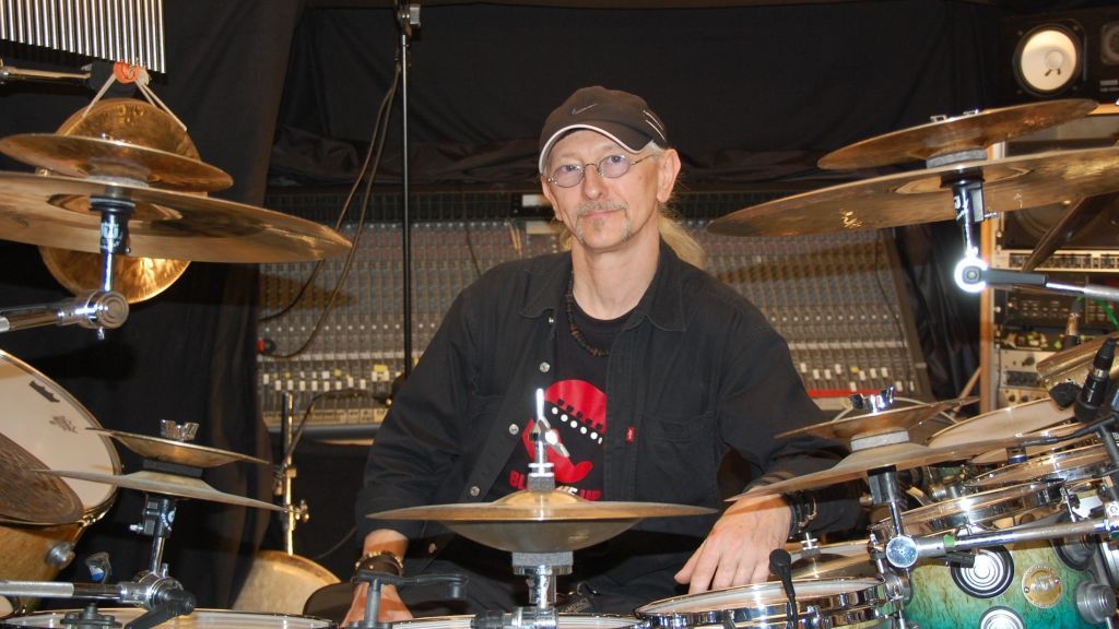 Manni von Bohr kommt zu einem Drum-Workshop nach Attendorn, um Tipps am Schlagzeug zu geben. von privat