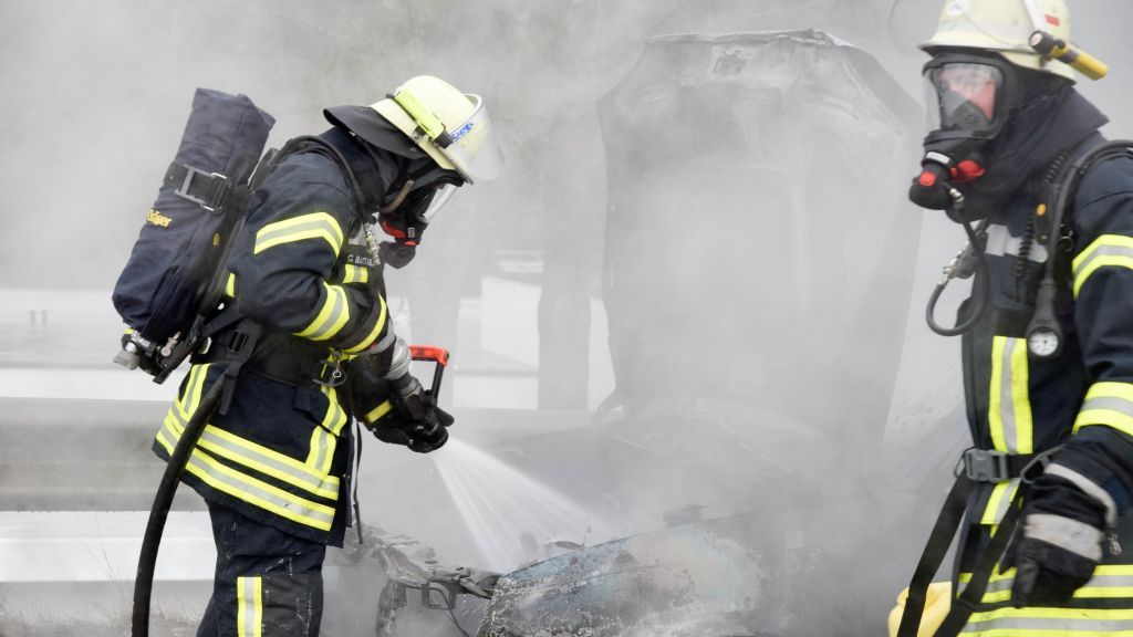 Zu einem Pkw-Brand wurde die Freiwillige Feuerwehr am Montagnachmittag gegen 16.45 Uhr alarmiert. von Nils Dinkel