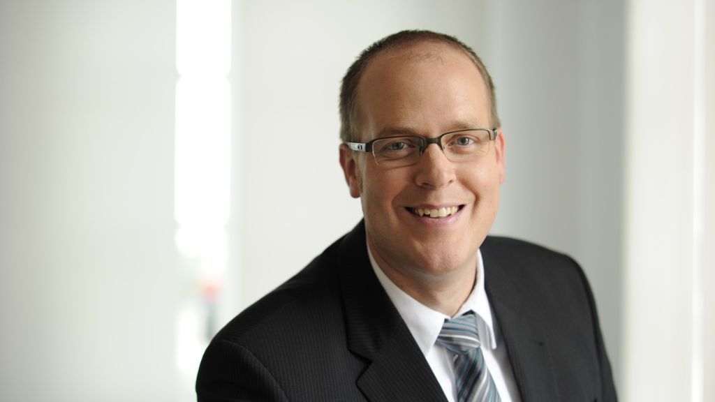 Stefan Hütte verantwortet das Firmenkundengeschäft als Regionaldirektor für den Kreis Olpe. von Volksbank Bigge-Lenne