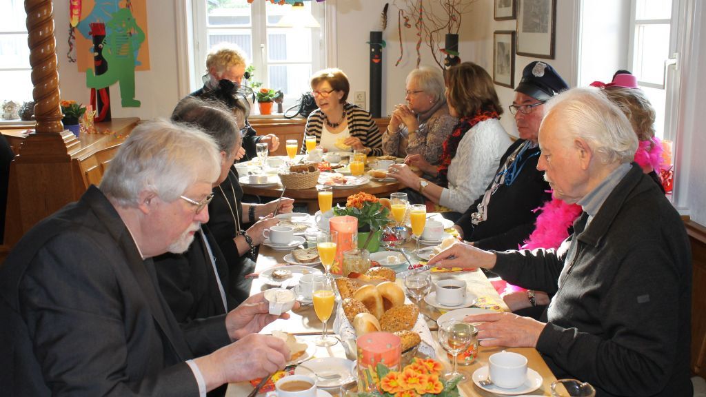 Das regionale Frühstück im Rahmen des Karnevalskehraus im Heimathaus lockte viele Gäste an. von Heimatverein für das Drolshagener Land/privat
