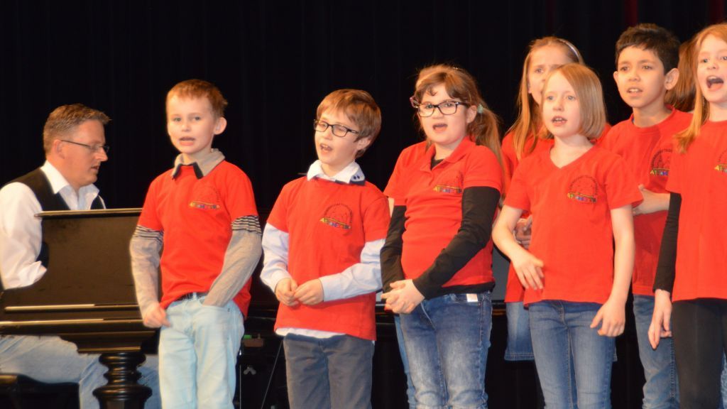 Die Kinder präsentierten Stolz ihr Gesangsrepertoire. von Barbara Sander-Graetz