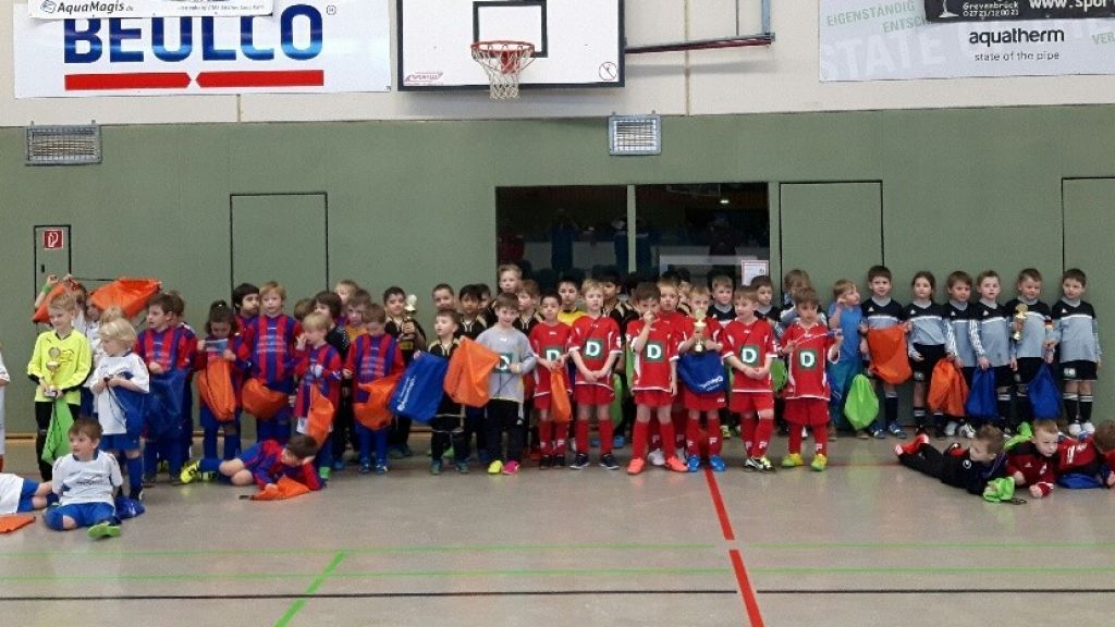 Die Minikicker eröffneten den Turnier-Sonntag. von privat