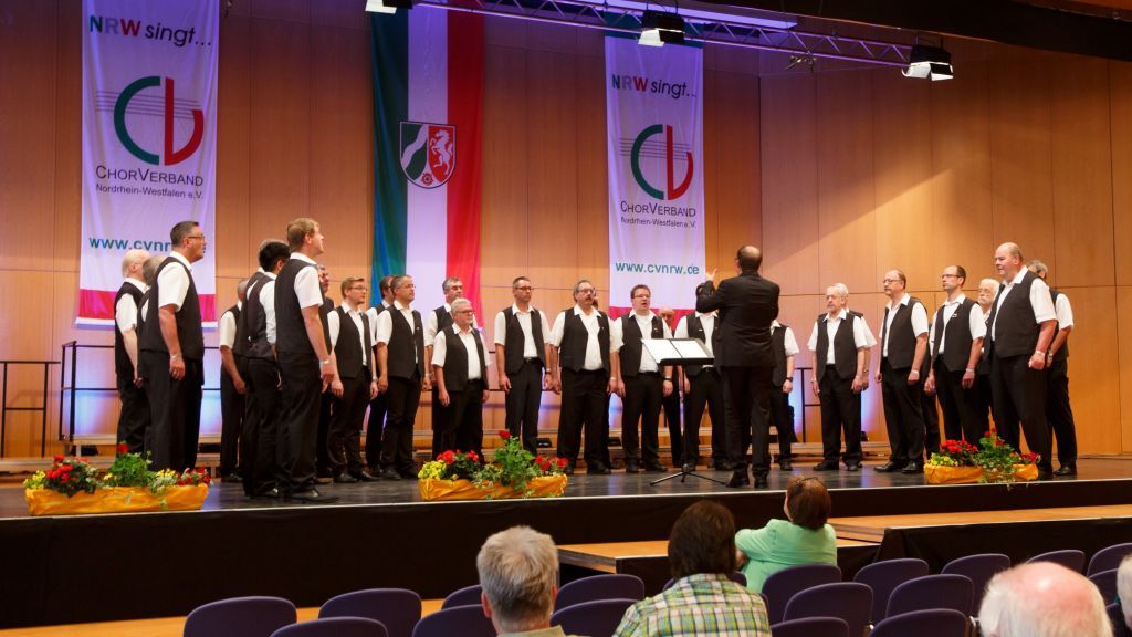 Die Liedertafel bei der erfolgreichen Teilnahme am Meisterchorwettbewerb 2016 in Siegen. von privat