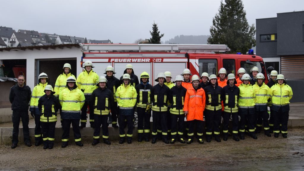 Die erfolgreichen Absolventen in Elspe. von Feuerwehr Lennestadt