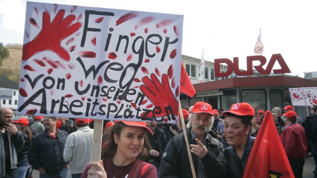 Die DURA-Mitarbeiter haben sich vergeblich gegen Stellenkürzungen gewehrt. Das Foto stammt von einer Demonstration, die im April 2016 stattfand. von Kahlke