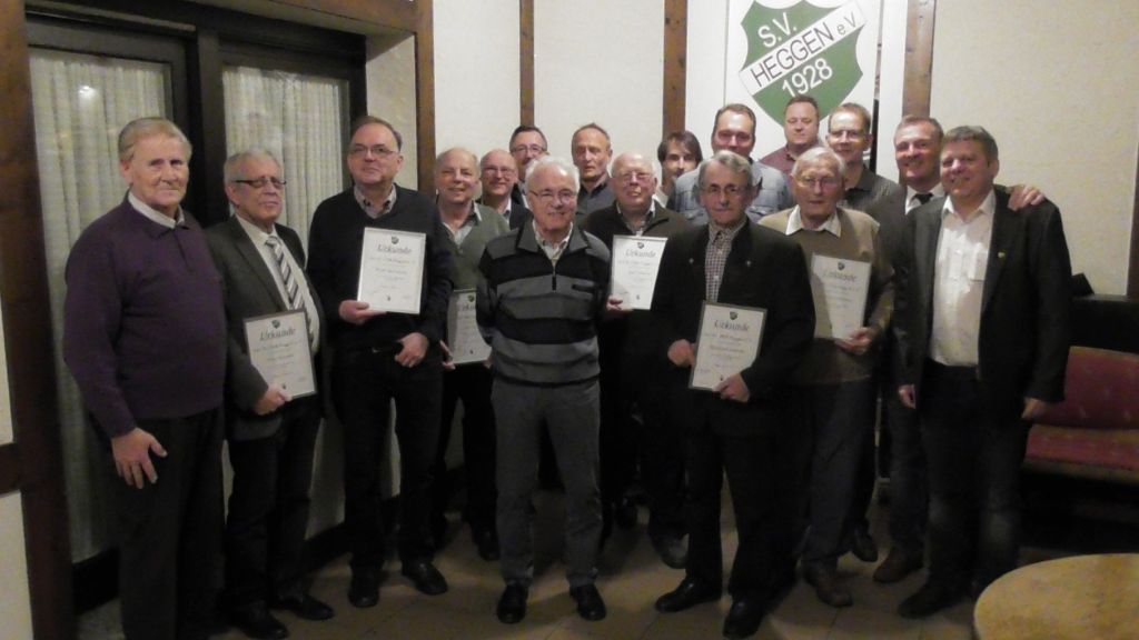 Zahlreiche Mitglieder wurden im Rahmen der Jahreshauptversammlung des SV Heggen für ihre langjährige Vereinstreue geehrt. von privat