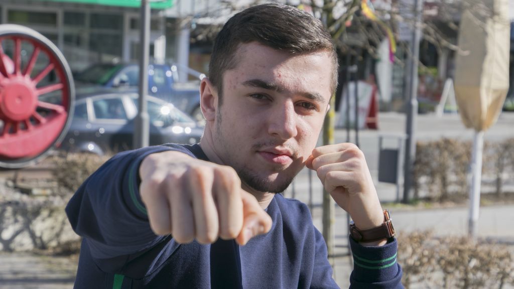 Der 19-jährige Timur Baloev aus Altenhundem ist seit 2016 Weltmeister im Thaiboxen. von Nils Dinkel