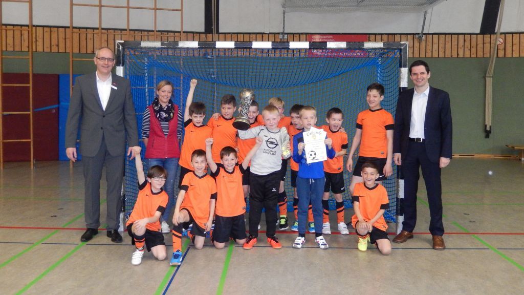 Die Grundschule aus Ennest gewann das Siebenmeterschießen und somit das Stadtpokalturnier. von privat