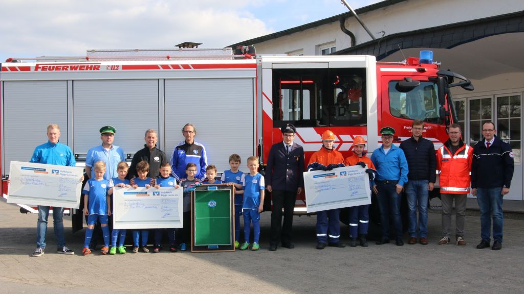 Drei Vereine aus Elspe freuten sich über eine Spendensumme von jeweils 350 Euro des Schützenvereins St. Jakobus Elspe. von Christine Schmidt