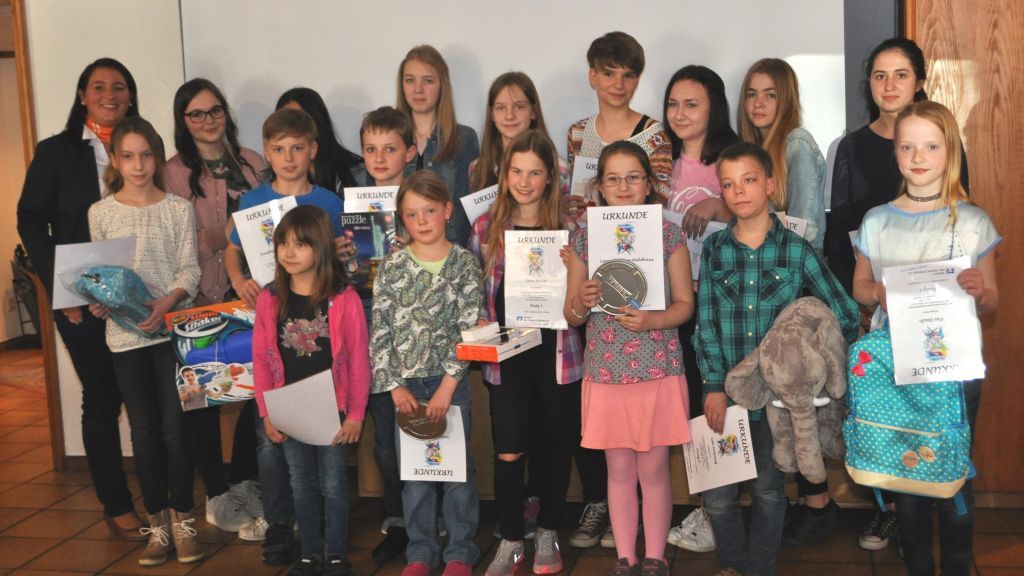 19 Kinder und Jugendliche gewannen den Malwettbewerb der Volksbank Olpe-Drolshagen-Wenden. von privat