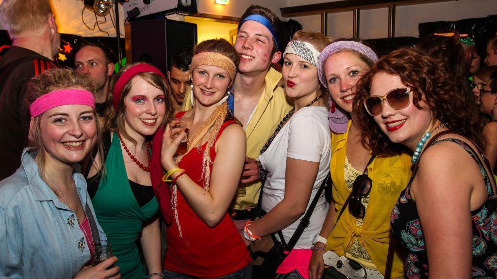 Das Partyvolk feiert am Samstag, 15. April, zu den Hits aus den 90er Jahren. von Philipp Steinhoff