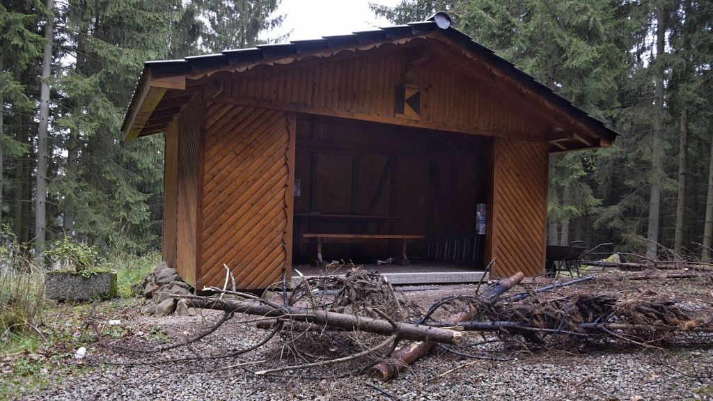 Die Kolpinghütte in Altenhundem wurde von Vandalisten aufgesucht. von Nils Dinkel