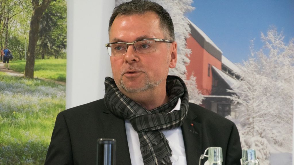 Wolfgang Langenohl besucht die Mitgliederversammlung der SPD Drolshagen. von Sven Prillwitz