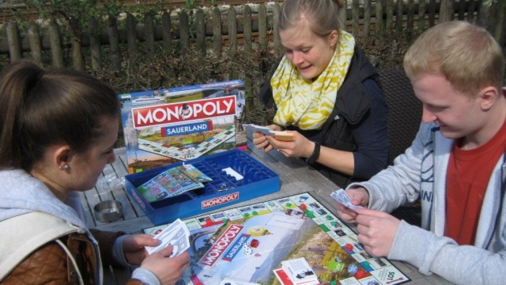 Auf dem Monopoly "Edition Sauerland" sind auch Lennestadt und Kirchhundem vertreten. von privat