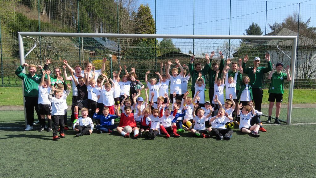 39 Kinder und Jugendliche verbrachten ein Wochenende im Fußball-Jugendcamp der Spielgemeinschaft OHO (Oberelspe/Halberbracht/Oedingen). von Tobias Grewe
