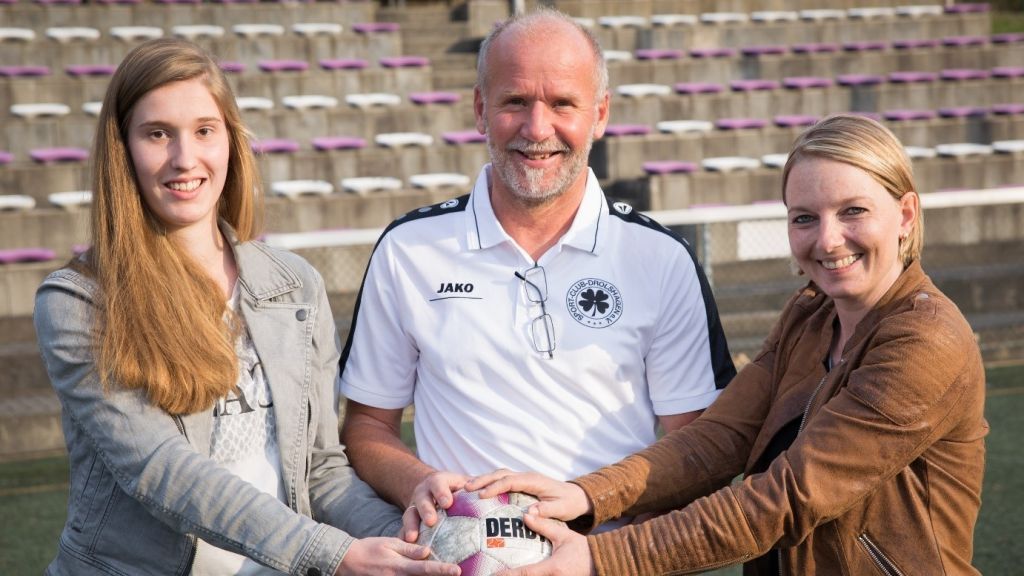 Trainer Ralf Galler setzt auf die neuen Spielerinnen Christina Lehmann (rechts) und Melissa Huckestein. von privat