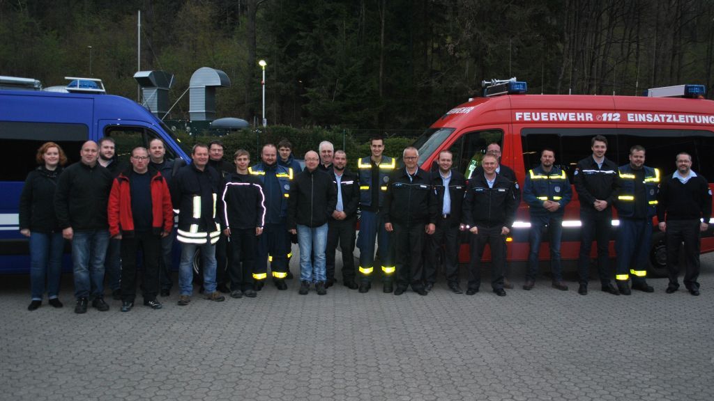 Die Freiwillige Feuerwehr der Gemeinde Wenden besuchte den THW Ortsverein Olpe. von privat