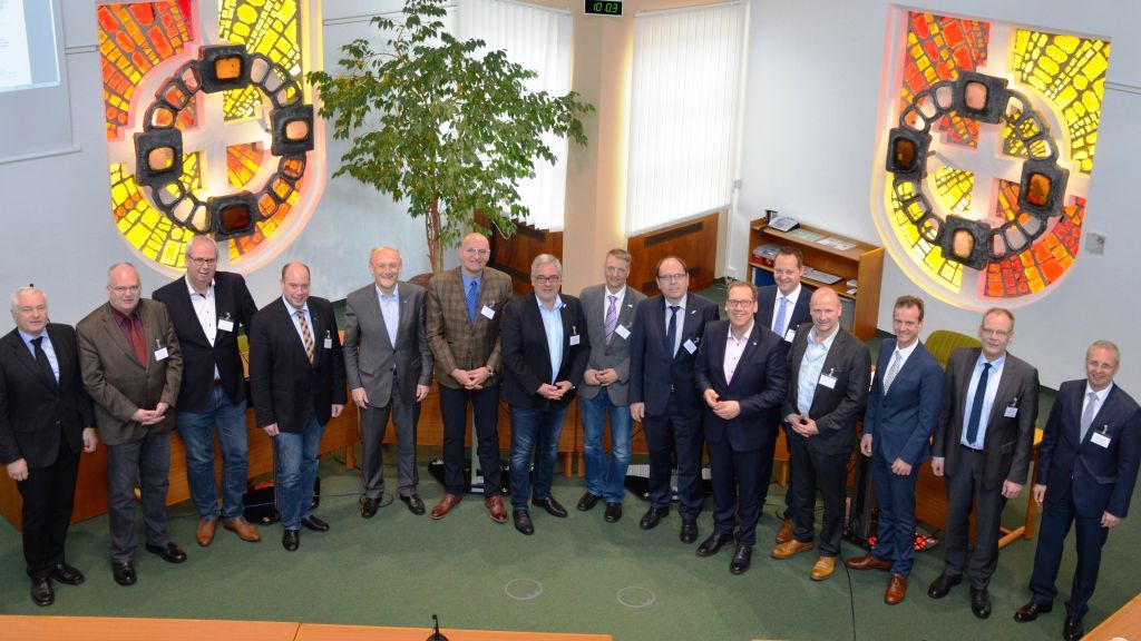 Erfahrungsaustausch und Dialog: Die Bürgermeister der Städte und Kommunen aus dem „kurkölnischen Sauerland“ waren diesmal in Olsberg zu Gast. von Stadt Olsberg