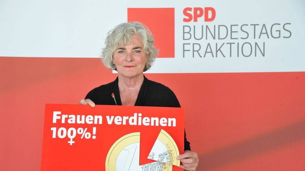 Die heimische Bundestagsabgeordnete Petra Crone. von Andreas Amann