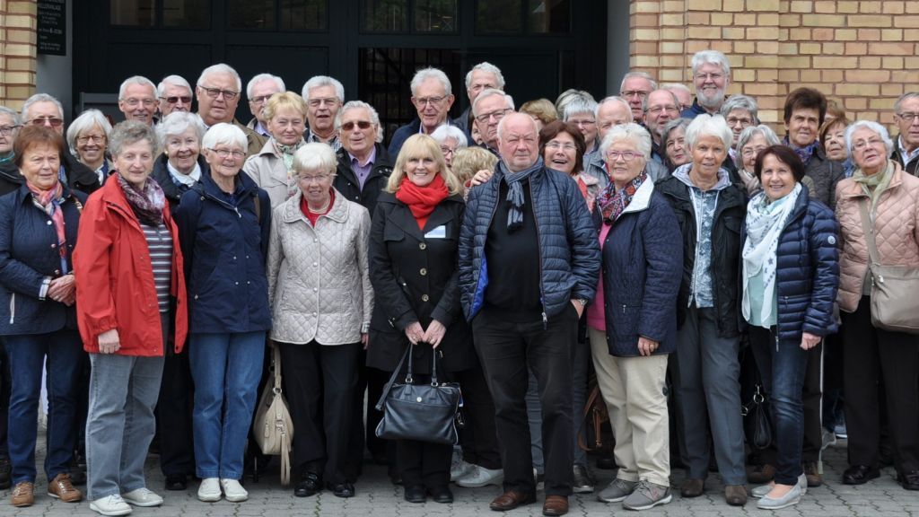 47 Mitglieder der Attendorner CDU-Senioren-Union besichtigten im Rahmen der Vier-Tages-Fahrt nach Leipzig auch die Rotkäppchen-Sektkellerei. von privat