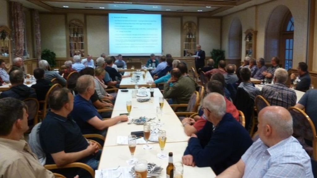 An die 60 Mitglieder nahmen an der Versammlung des Wasserbeschaffungsverbandes in Oberveischede teil. von privat