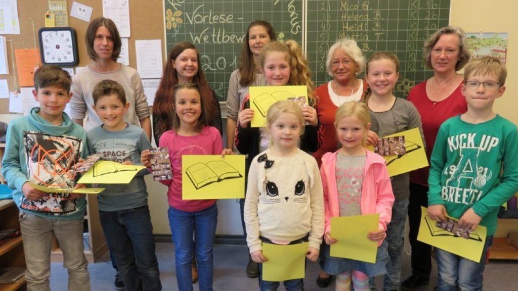 Acht Kinder der Kirchhundemer Grundschule schafften es ins Finale des Vorlesewettbewerbs. von privat