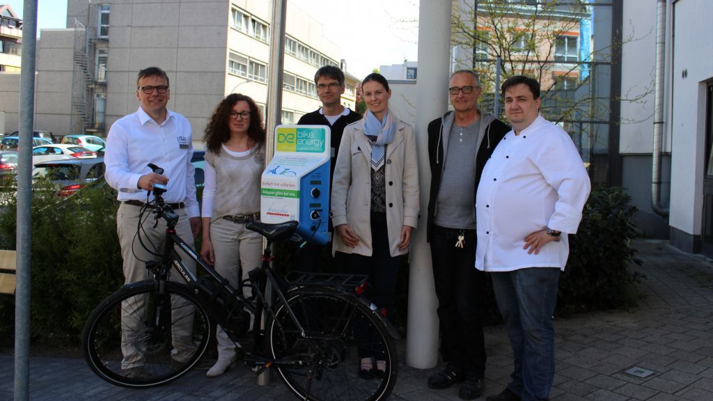 Die neue E-Bike-Ladestation wurde am Dienstag, 16. Mai, in Betrieb genommen. von Matthias Schloos