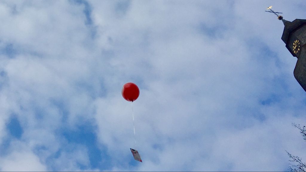 100 Luftballons waren zu Beginn des Wettbewerbs in den Himmel aufgestiegen. von Privat