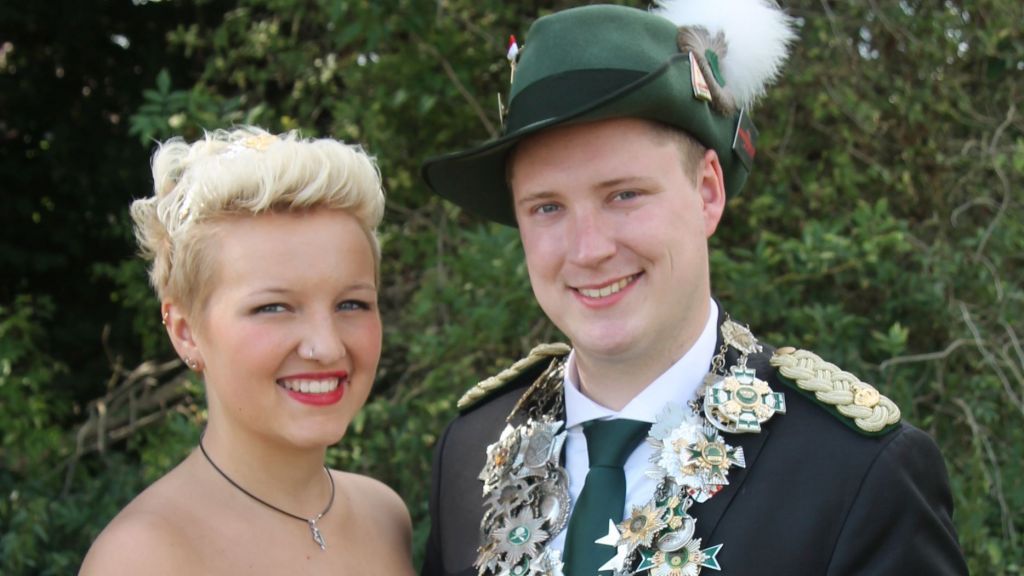 Das amtierende Königspaar Moritz Marl und Felicia Heisiep präsentieren sich am Samstag, 3. Juni, noch einmal im großen Festzug. von Heimat-Schützenverein Hülschotten