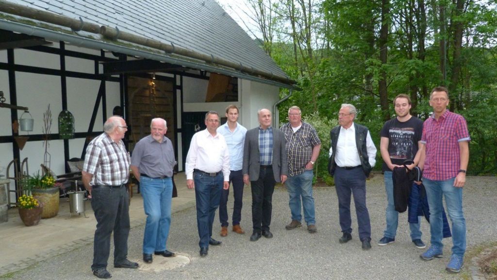 Der SPD-Kreisverband besuchte das Wasserkraftwerk am Kickenbacher Hammer. von privat
