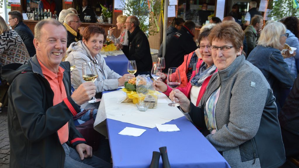 Im dritten Jahr in Folge begeisterte Besucher des Weinfestes: die Mitglieder des „Schneckenclubs“ aus Hülschotten. von Barbara Sander-Graetz