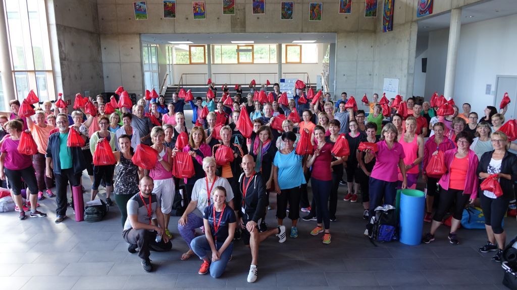 100 Teilnehmer waren beim "Summer Special Fitness" in der Hakemicke-Schule in Olpe mit dabei. von KSB