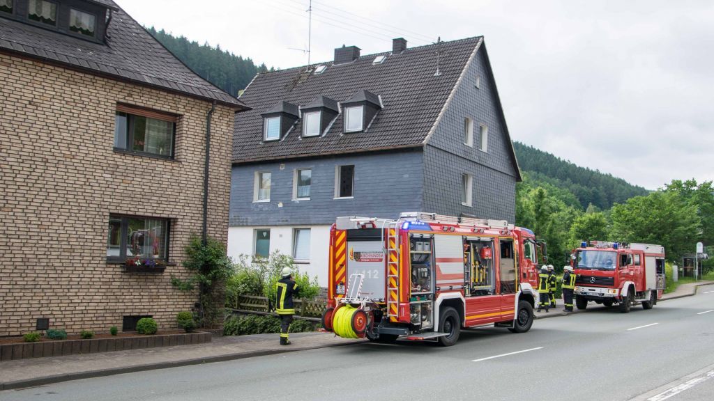 Die Feuerwehr rückte am Dienstagmorgen zu einem Einsatz in Hofolpe aus. von Nils Dinkel
