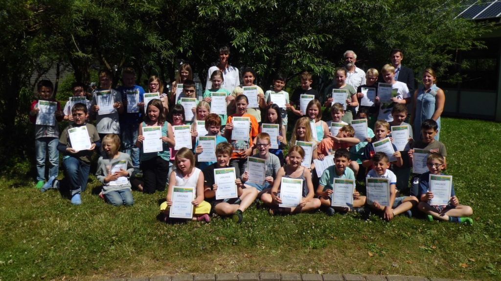 40 Schüler der Grundschule Gerlingen sind als Energiespardetektive ausgezeichnet worden. von privat