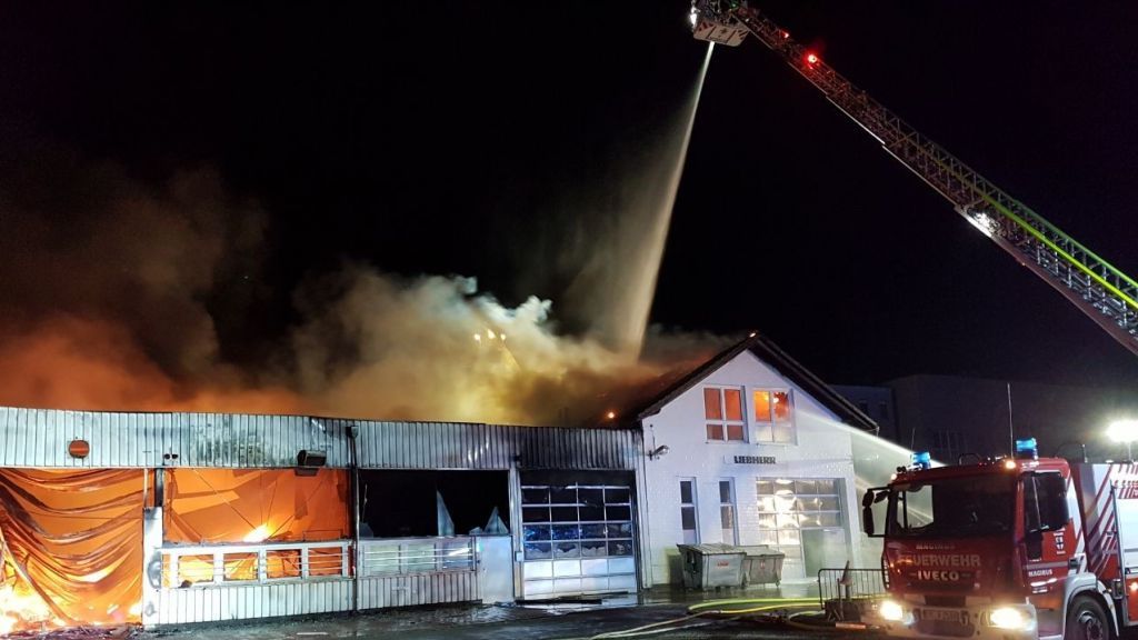 Die Feuerwehr Attendorn rückte in der Nacht zu Freitag zu einem Brand in Meinerzhagen aus. von privat