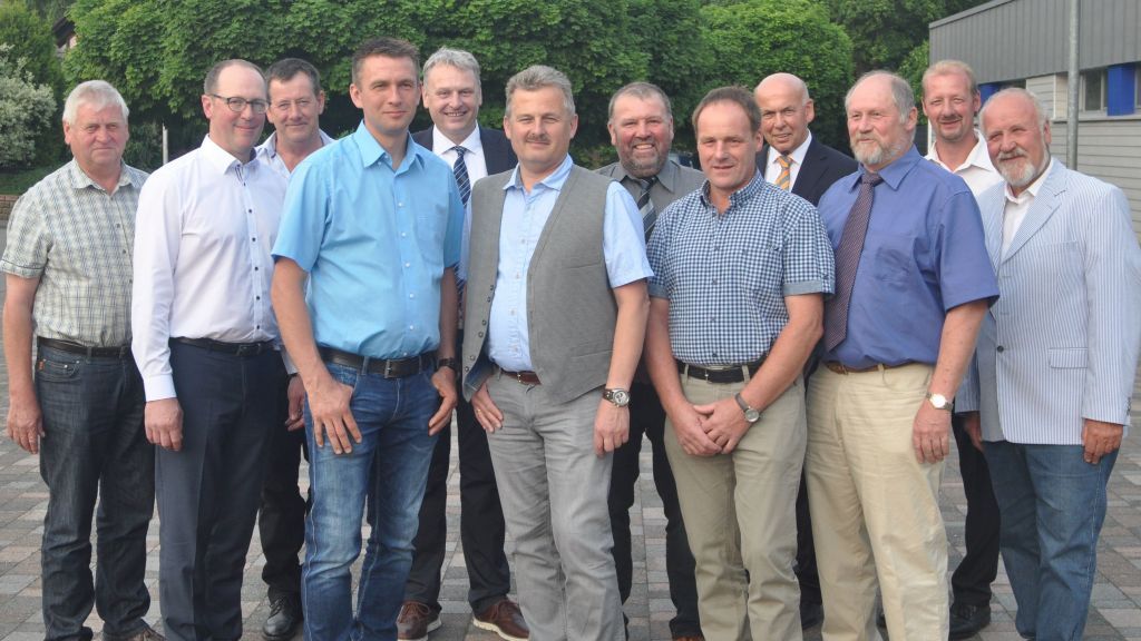 Die Verwaltungsmitglieder der Raiffeisen Sauer-Siegerland zeigten sich bei der Generalversammlung zufrieden mit der Entwicklung und dem Ergebnis im Jubiläumsjahr 2016. von privat
